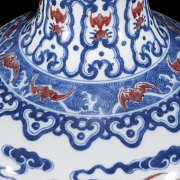 Jarrón globular de porcelana 