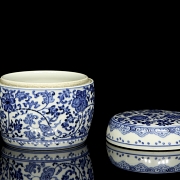 Caja de porcelana en azul y blanco