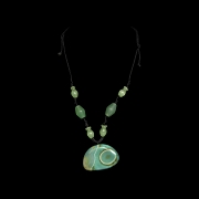 Collar con cuentas de ágata, dinastía Liao