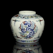 Small polychrome porcelain jar ‘Phoenix’, marked Tianqi