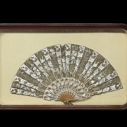 Abanico con varillaje de madera y abaniquera, s.XX