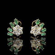 18k yellow gold earrings with emeralds and diamonds
