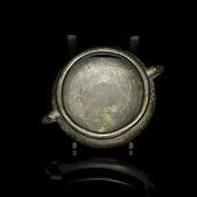 Incensario trípode de bronce patinado, con sello Chongzhen - 4