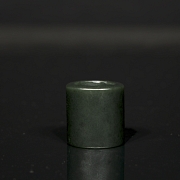 Anillo de arquero de jade verde espinaca, cultura Qijia