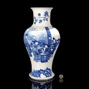 Blue and white porcelain vase ‘Scholars’, Qing dynasty