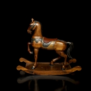 Caballo balancín de madera, s. XX