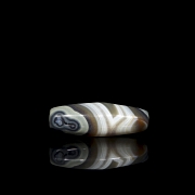 Natural agate Dzi bead, Liao dynasty