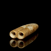 Pequeña flauta de jade tallado, cultura Hongshan