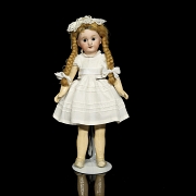 Muñeca de porcelana de formato vitrina 