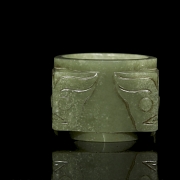 Cong de jade tallado