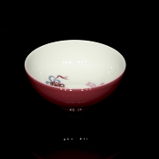 Pequeña taza de porcelana esmaltada