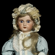 Muñeca de porcelana de la SFBJ, Talla 11, París, Francia, c. 1910-1920.