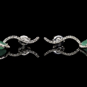 Pendientes de oro blanco de 18 kt con esmeraldas y diamantes