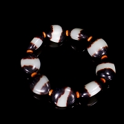 Bracelet with nine black and white Hetian jade beads, Qing dynasty
