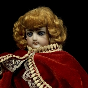 Tres muñecas de porcelana