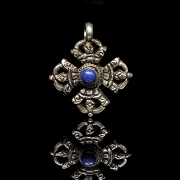 Antiguo colgante de plata con lapislázuli y coral, Tíbet