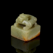 Yellow jade seal carved with the character ‘Beast’, Qing dynasty