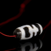 Two-color carved agate Dzi bead, Tang dynasty