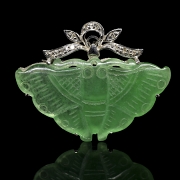 Broche en oro blanco de 18K con mariposa de jade y diamantes
