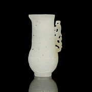 Pequeño jarrón de jade blanco, dinastía Qing