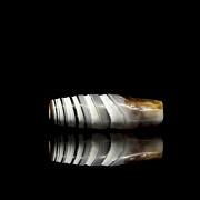 Cuenta Dizi de ágata tallada multicolor, dinastía Liao