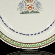 Pareja de platos de porcelana