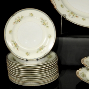 ‘玫瑰瓷’瓷器餐具，日本，20世纪 - 2