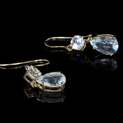 Pendientes de oro amarillo con piedras azules