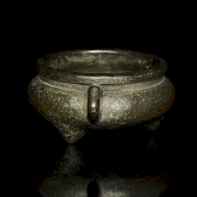 Incensario trípode de bronce patinado, con sello Chongzhen - 1