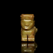 Figura zoomorfa de jade amarillo, dinastía Shang