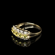Anillo de oro amarillo de 9 kt con gemas amarillas y diamantes