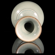 Jarrón de porcelana con vidriado celadón, horno Ru, estilo Song