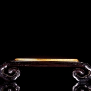 Reposa pinceles de jade de Hetian y madera, dinastía Qing