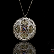 Colgante de plata con incrustaciones, Tíbet, dinastía Qing