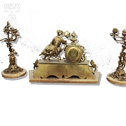 Reloj sobremesa y candelabros - 7