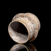 Ornamento de jade tallado, cultura Liangzhu