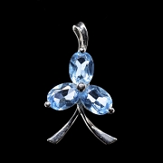 Colgante de oro blanco de 18K con topacios