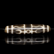 Carved agate Dzi bead, Tang dynasty