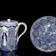 马斯特里赫特莫萨瓷器，中式瓷质茶壶及托盘，荷兰，20世纪