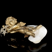 Broche de oro amarillo con nácar y brillantes 