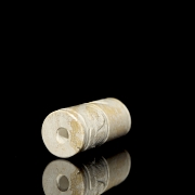 Carved jade pendant ‘Chicken bone’, Liangzhu culture - 2