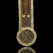 Cruz de madera tallada 