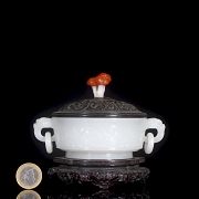 Incensario de jade blanco y sándalo, dinastía Qing