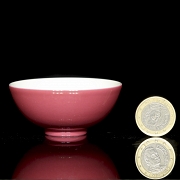 Pequeña taza de porcelana esmaltada