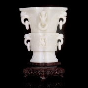 Jarrón romboidal de jade blanco, dinastía Qing