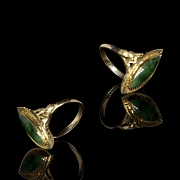 Anillo de oro amarillo y jadeíta verde