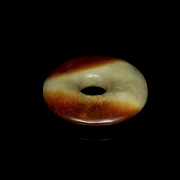 Colgante de jade tallado