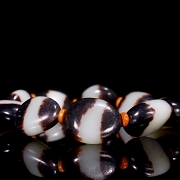 Bracelet with nine black and white Hetian jade beads, Qing dynasty