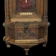 Antiguo limosnero con Cristo de hueso, fnn.s.XIX