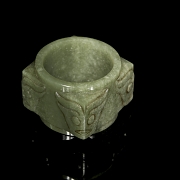 Cong de jade tallado